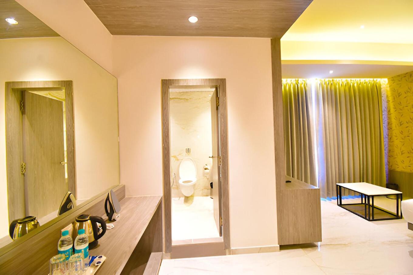 Glitz Hotels La Dahlia - Premium Thane Buitenkant foto