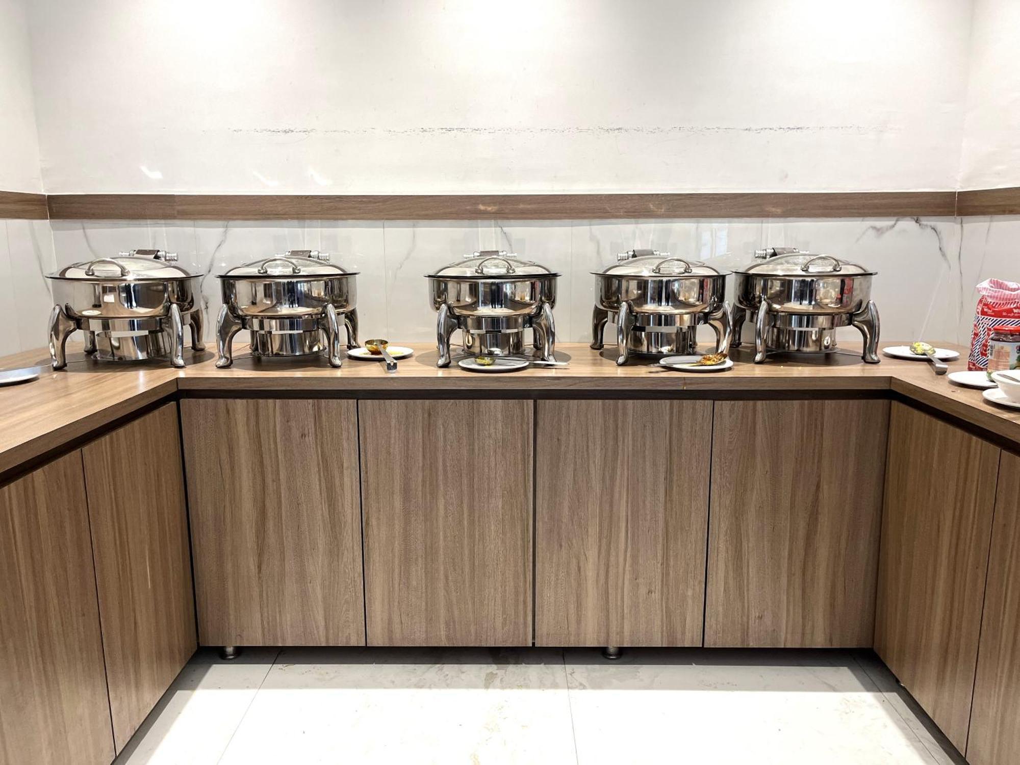 Glitz Hotels La Dahlia - Premium Thane Buitenkant foto